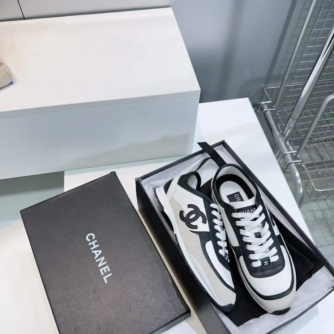 👟👟Ex-factory price 440👟👟 CHANEL Chanel 2025 new panda sneakers, color matching thick-soled casual sports shoes, upper: imported calfskin/imported suede, lining: imported sheepskin lining, outsole: TPU original outsole Size: #35-40 (40 customized, non-refundable)